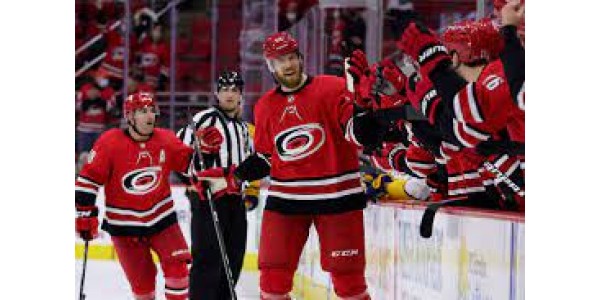 Carolina Hurricanes protunapada Tampa Bay Lightning Carolina Hurricanes protunapada Tampa Bay Lightning